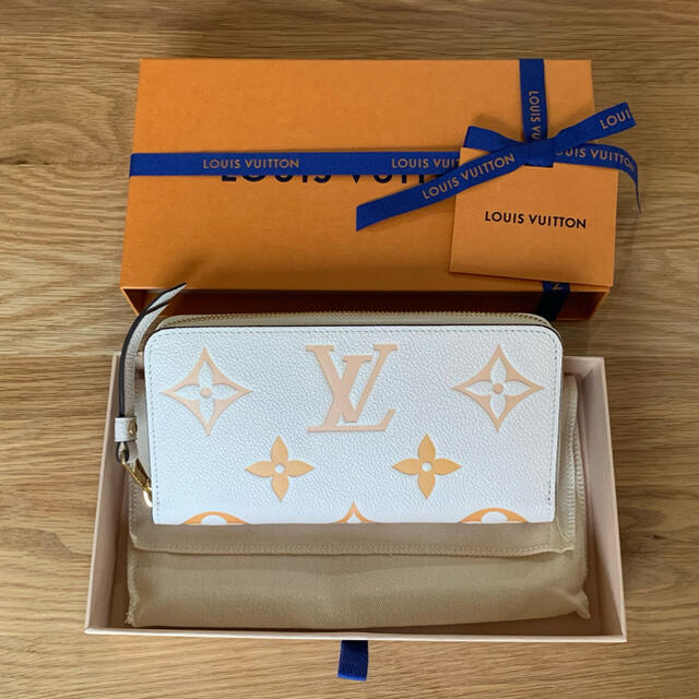 LOUIS VUITTON ジッピー・ウォレット 長財布レザー皮革の種類