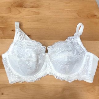 セシール(cecile)の【お値下げしました】新品✨大きな胸を綺麗に魅せる ブラジャー(ブラ)