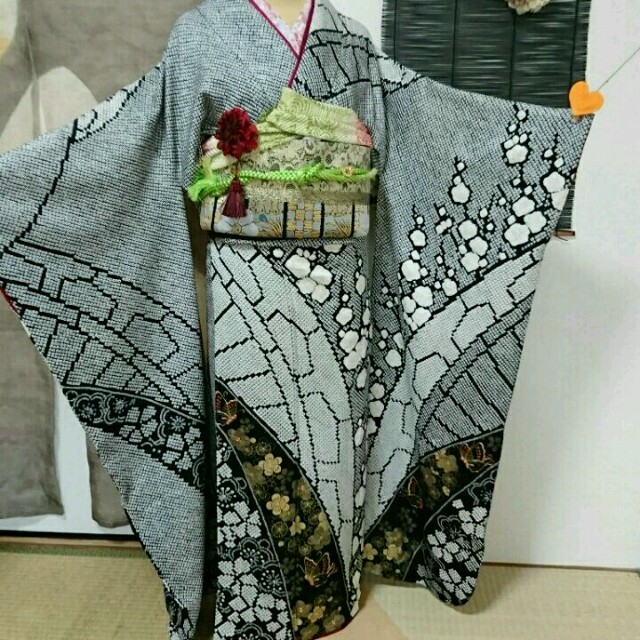 数量限定】 黒総絞り!かなり豪華な振袖セット - 振袖 ...
