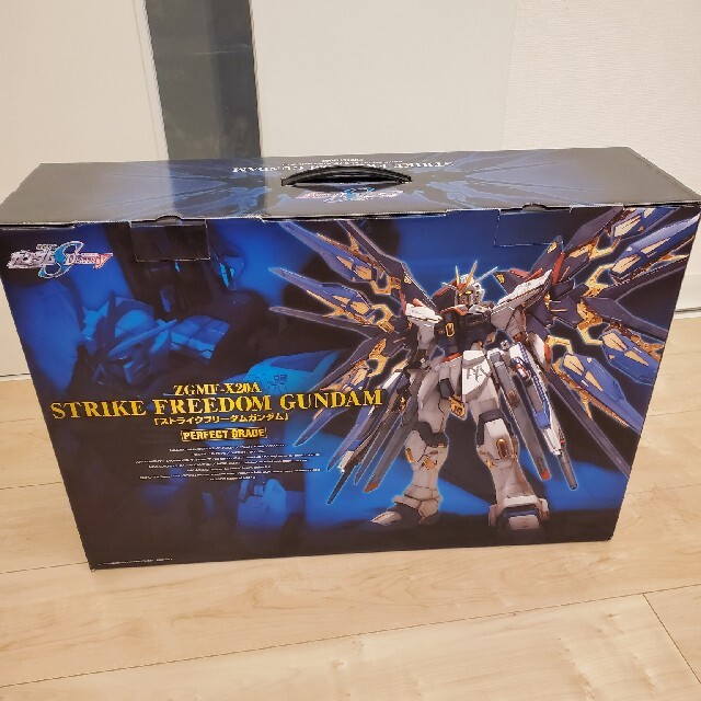 新品未使用 パーフェクトグレード ストライクフリーダムガンダム