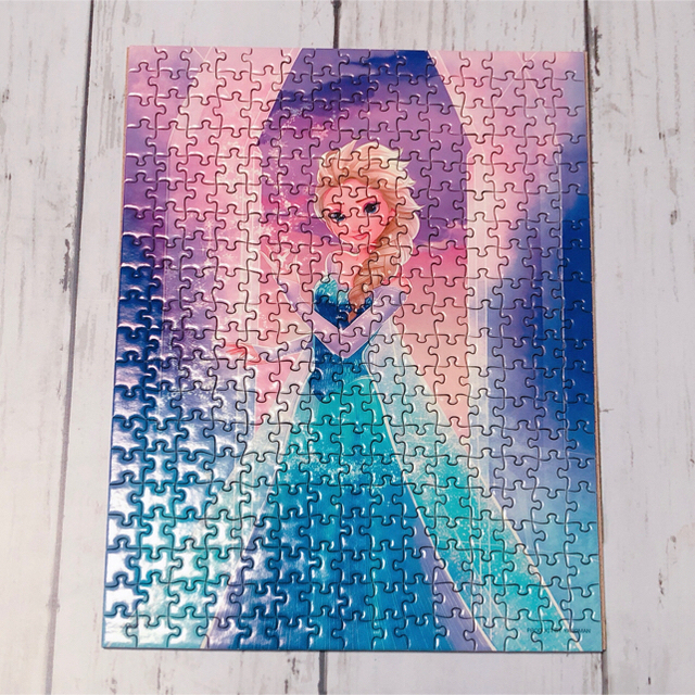Disney(ディズニー)の光るパズル アナと雪の女王 300ピース キッズ/ベビー/マタニティのおもちゃ(知育玩具)の商品写真