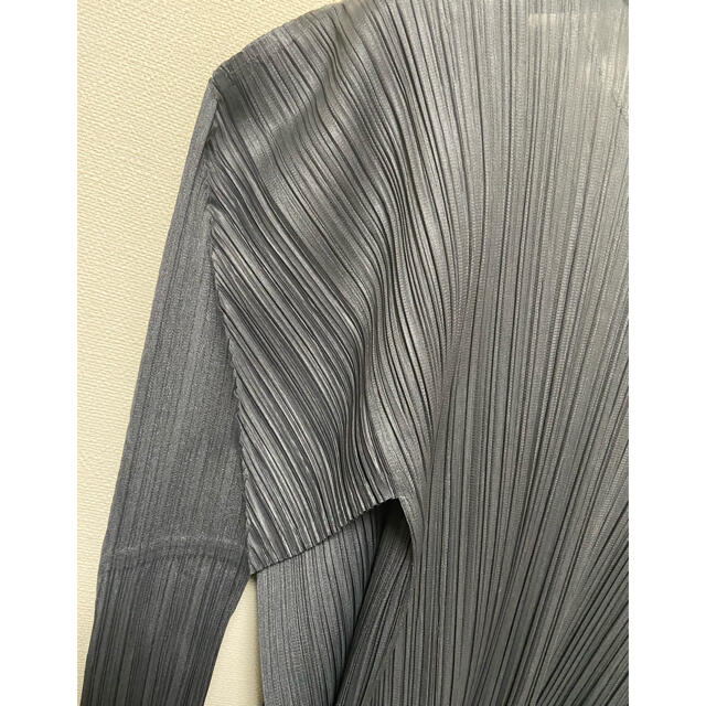 PLEATS PLEASE ISSEY MIYAKE(プリーツプリーズイッセイミヤケ)のイッセイミヤケ　PLEATS PLEASE  レディースのトップス(カーディガン)の商品写真