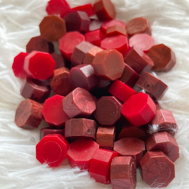 シーリングワックス 粒 赤 シーリングスタンプ ハンドメイドの素材/材料(各種パーツ)の商品写真