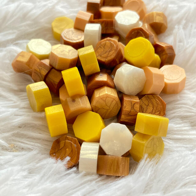 シーリングワックス 粒 黄色 シーリングスタンプ ハンドメイドの素材/材料(各種パーツ)の商品写真