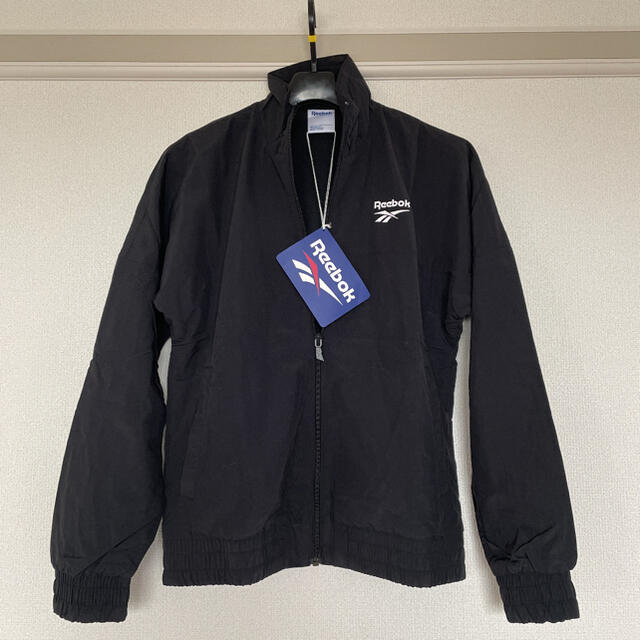 Reebok(リーボック)の新品タグ付リーボッククラシック　ブラックブルゾンMsize レディースのジャケット/アウター(ブルゾン)の商品写真