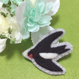 サリー様専用 ツバメブローチ 羊毛フェルトの通販 by 羊の手仕事屋
