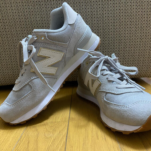 New Balance(ニューバランス)のニューバランス♡574スニーカー　ライトグレー レディースの靴/シューズ(スニーカー)の商品写真