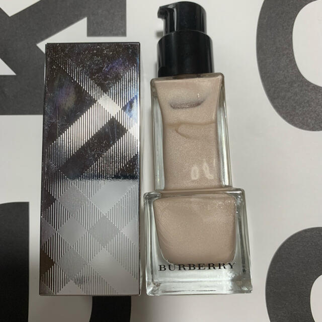 BURBERRY(バーバリー)のBURBERRY FRESH GLOW NUDE RADIANCE No.01 コスメ/美容のベースメイク/化粧品(化粧下地)の商品写真