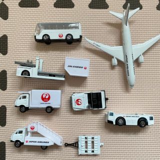 ジャル(ニホンコウクウ)(JAL(日本航空))の美品　JALミニカー、JAL飛行機、カーゴなど車6台、他の飛行機など(航空機)