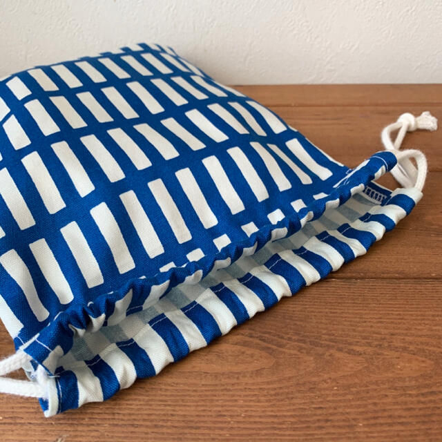 北欧ブルー　巾着　給食袋　ハンドメイド ハンドメイドのキッズ/ベビー(外出用品)の商品写真