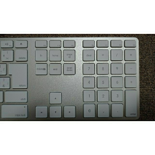 Apple(アップル)のMagic Keyboard（テンキー付き）-日本語（JIS）− シルバー スマホ/家電/カメラのPC/タブレット(PC周辺機器)の商品写真