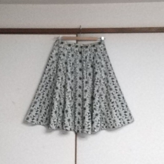 ディスコート(Discoat)のDiscoat 花柄刺繍スカート(ひざ丈スカート)