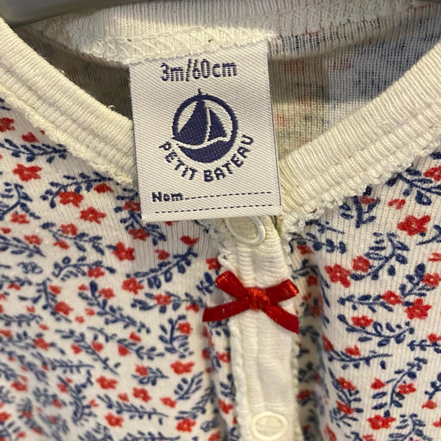 PETIT BATEAU(プチバトー)のプチバトー ロンパース カバーオール 赤 青 花柄 キッズ/ベビー/マタニティのベビー服(~85cm)(ロンパース)の商品写真