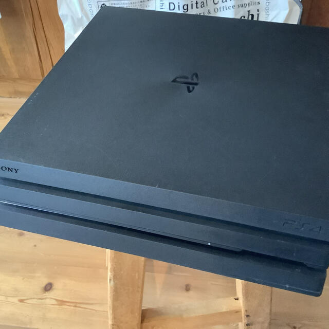 SONY(ソニー)の（中古）ps4pro 1T本体のみ ブルーレイドライブ故障 エンタメ/ホビーのゲームソフト/ゲーム機本体(家庭用ゲーム機本体)の商品写真