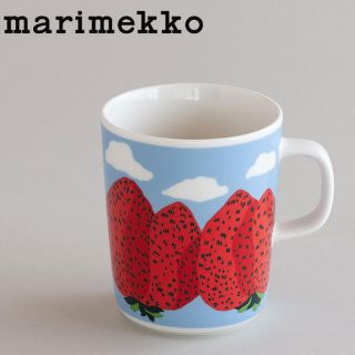 マリメッコ(marimekko)の専用　マリメッコ　いちご　新作　マグカップ(グラス/カップ)