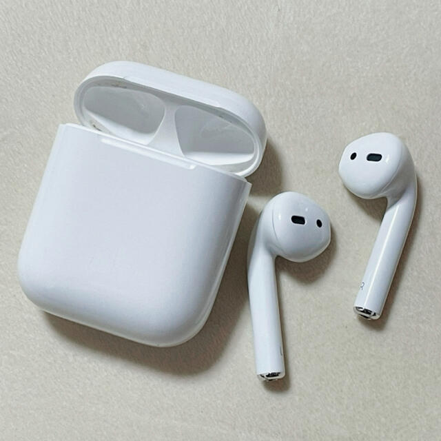 Apple(アップル)のAirpods エアポッツ　第1、第2世代 スマホ/家電/カメラのオーディオ機器(ヘッドフォン/イヤフォン)の商品写真