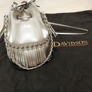 ジェイアンドエムデヴィッドソン(J&M DAVIDSON)のJ&M DAVIDSON  カーニバル M ホワイト スタッズ ドゥロワー(ショルダーバッグ)