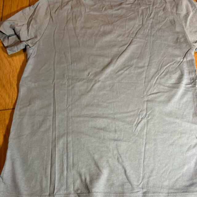 GU(ジーユー)のGU半袖TシャツVネックXS キッズ/ベビー/マタニティのキッズ服男の子用(90cm~)(Tシャツ/カットソー)の商品写真