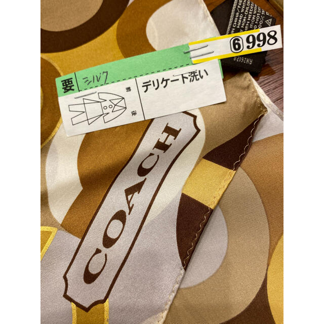 COACH(コーチ)のコーチ スカーフ　ゴールド レディースのファッション小物(バンダナ/スカーフ)の商品写真