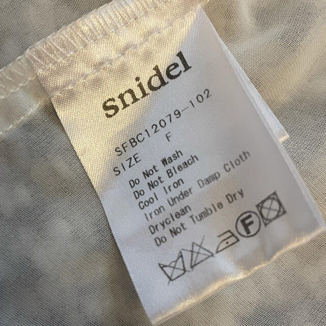 SNIDEL(スナイデル)のスナイデル　シースルーブラウス　白 レディースのトップス(シャツ/ブラウス(半袖/袖なし))の商品写真