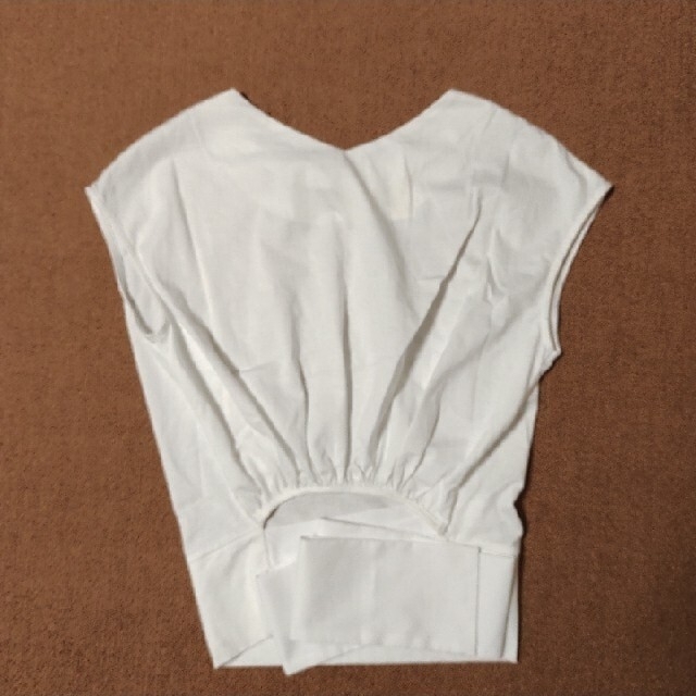 Andemiu(アンデミュウ)のぴぴ様専用　アンデミュウ　バックリボンカットソー レディースのトップス(Tシャツ(半袖/袖なし))の商品写真