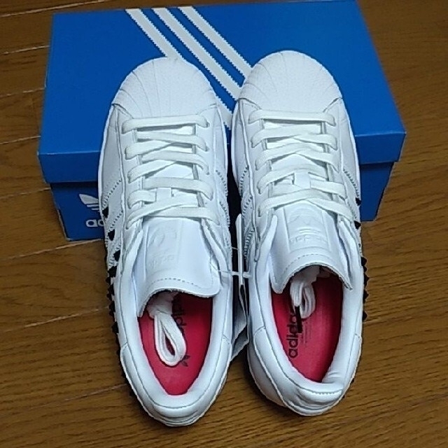 adidas(アディダス)のGW・SALE☆新品☆レディース【ADIDAS】スーパースターW ★ 24㎝ レディースの靴/シューズ(スニーカー)の商品写真