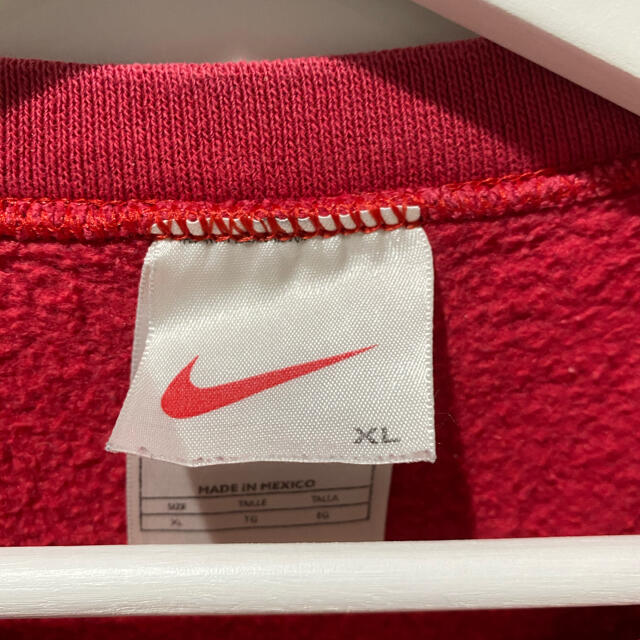 NIKE(ナイキ)のNIKE ナイキ　スウェット　赤　XL 古着 レディースのトップス(トレーナー/スウェット)の商品写真