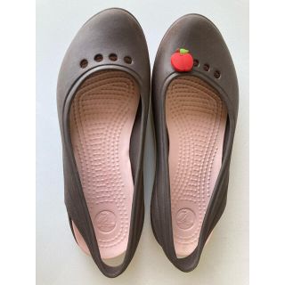 クロックス(crocs)のクロックス スリングバック　フラット　サンダル　サイズ5  22㎝　ジビッツ付き(サンダル)