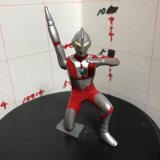 マクドナルド(マクドナルド)のウルトラマン マクドナルドハッピーセット ボタン押すと腕が可動 ん。(特撮)