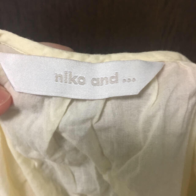 niko and… 刺繍トップス レディースのトップス(シャツ/ブラウス(半袖/袖なし))の商品写真