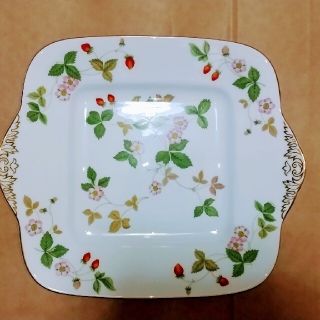 ウェッジウッド(WEDGWOOD)のウェッジウッド ワイルドストロベリー ブレッド&バタープレート黒坪(食器)