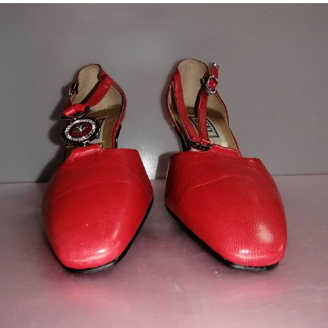 VERSACE(ヴェルサーチ)の未使用美品‼️VERSACE ヴェルサーチパンプス 27210425 レディースの靴/シューズ(ハイヒール/パンプス)の商品写真