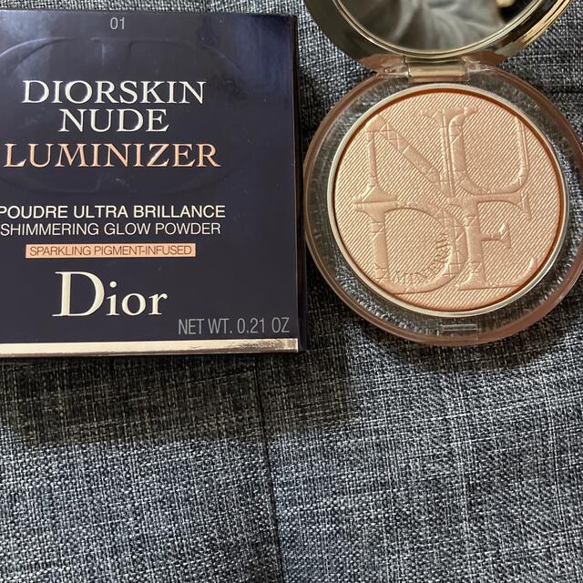 Dior(ディオール)の2〜3回使用　Dior フェイスパウダー コスメ/美容のベースメイク/化粧品(フェイスパウダー)の商品写真