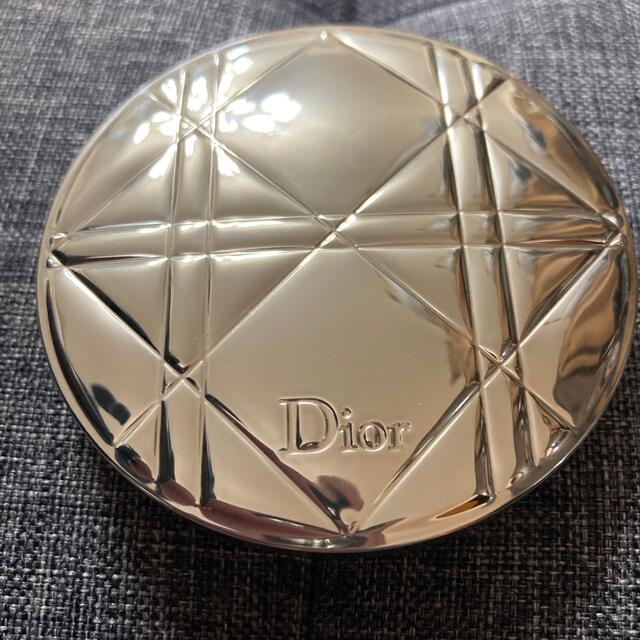 Dior(ディオール)の2〜3回使用　Dior フェイスパウダー コスメ/美容のベースメイク/化粧品(フェイスパウダー)の商品写真