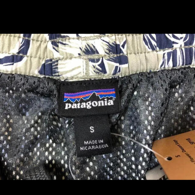 patagonia(パタゴニア)の【新品】PATAGONIA パタゴニア　バギーズ　フローラル S メンズのパンツ(ショートパンツ)の商品写真