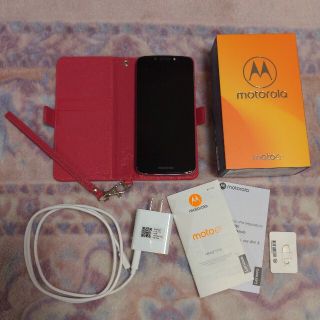 モトローラ(Motorola)のmotorola スマートフォン本体 moto e5　フラッシュグレー(スマートフォン本体)