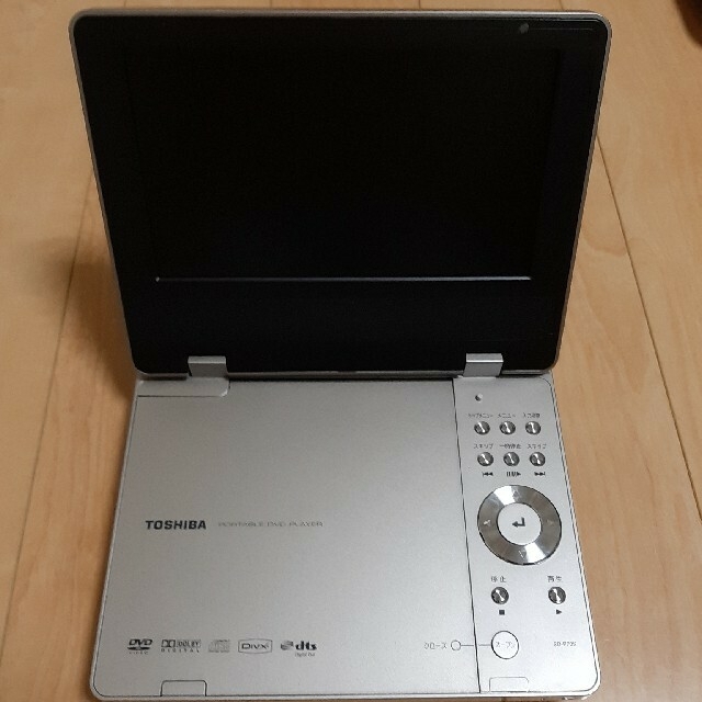 東芝(トウシバ)のポータブルDVDプレイヤー　SD-P70S 7V型　東芝　ポータロウ スマホ/家電/カメラのテレビ/映像機器(DVDプレーヤー)の商品写真