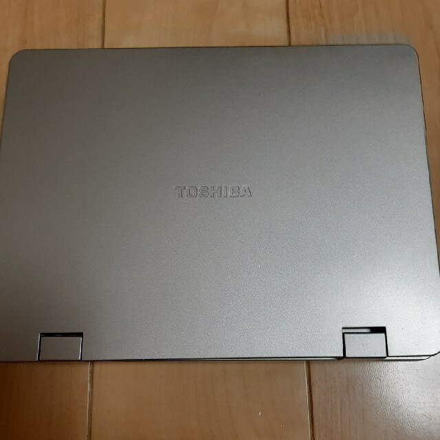 東芝(トウシバ)のポータブルDVDプレイヤー　SD-P70S 7V型　東芝　ポータロウ スマホ/家電/カメラのテレビ/映像機器(DVDプレーヤー)の商品写真