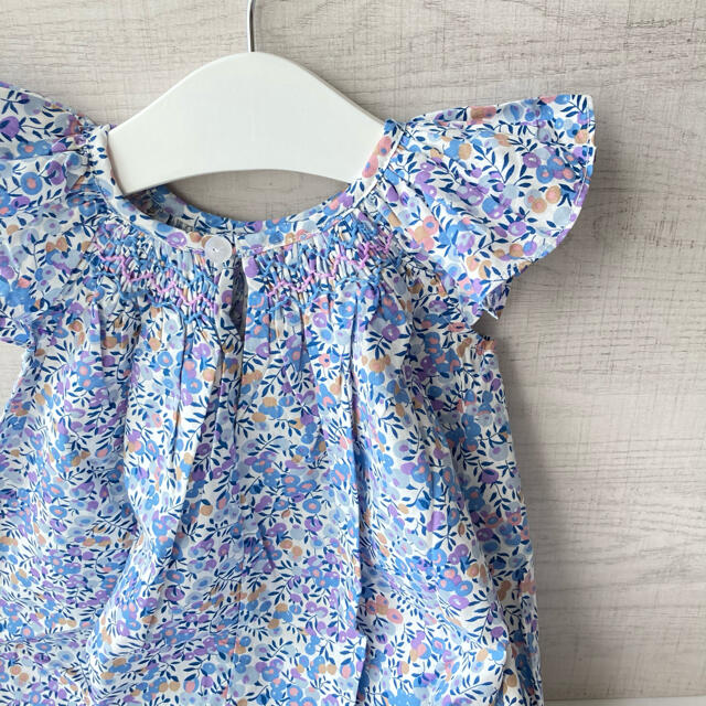 新品　チェリー柄　肩フリル　スモッキングワンピース　女の子　ブルー　100 キッズ/ベビー/マタニティのキッズ服女の子用(90cm~)(ワンピース)の商品写真