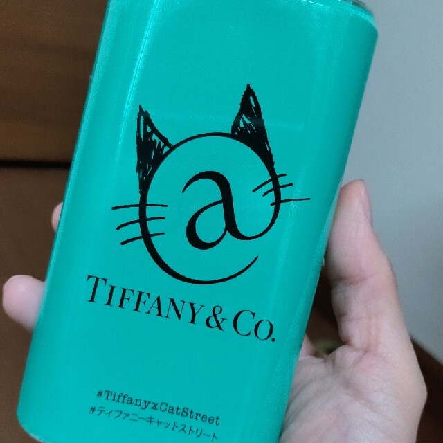 Tiffany & Co.(ティファニー)のティファニーキャットストリート　限定　水 食品/飲料/酒の飲料(ミネラルウォーター)の商品写真