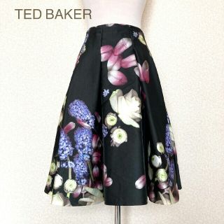 テッドベイカー(TED BAKER)の美品　テッドベーカー　TED BAKER　フレアスカート　花柄　ブラック　黒(ひざ丈スカート)