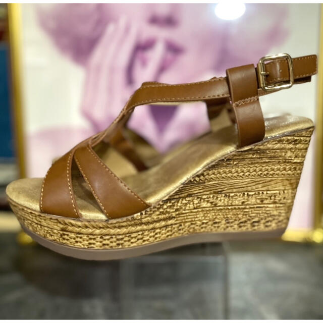 DIANA(ダイアナ)の新品　ウェッジソールサンダル　厚底サンダル　アンクルストラップ　キャメルブラウン レディースの靴/シューズ(サンダル)の商品写真