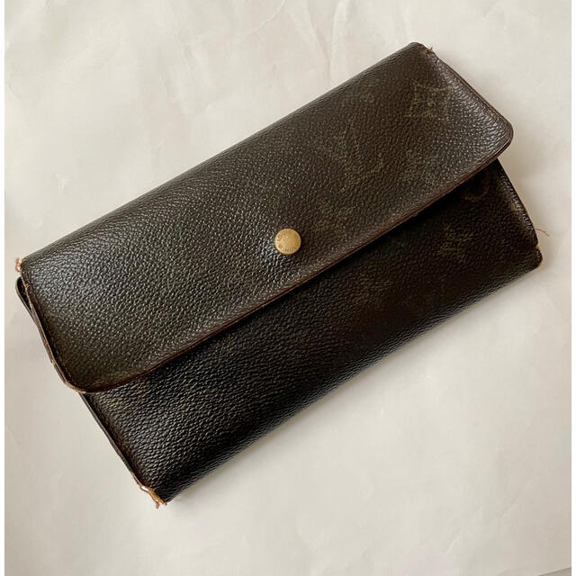 LOUIS VUITTON(ルイヴィトン)のVUITTON長財布　傷有り　モノグラム財布 レディースのファッション小物(財布)の商品写真