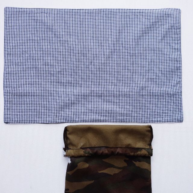 ぽさま専用　迷彩　給食袋　ランチョンマット　巾着 ハンドメイドのキッズ/ベビー(外出用品)の商品写真