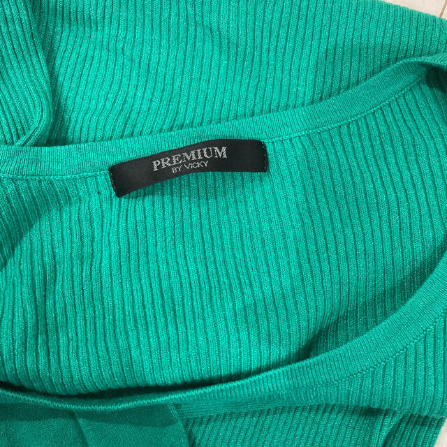 VICKY(ビッキー)のPREMIUM BY VICKY カットソー　ニット　エメラルドグリーン レディースのトップス(カットソー(長袖/七分))の商品写真