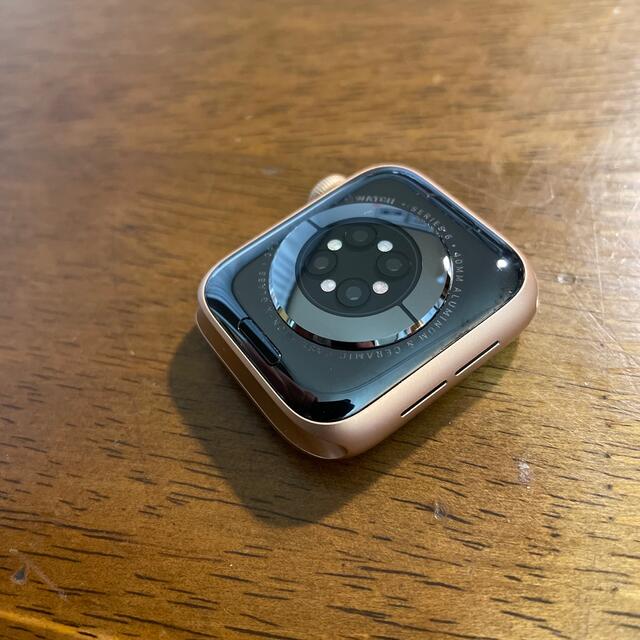 Apple Watch(アップルウォッチ)のぴょん様専用！　Apple Watch Series 6 Gold 40mm メンズの時計(腕時計(デジタル))の商品写真