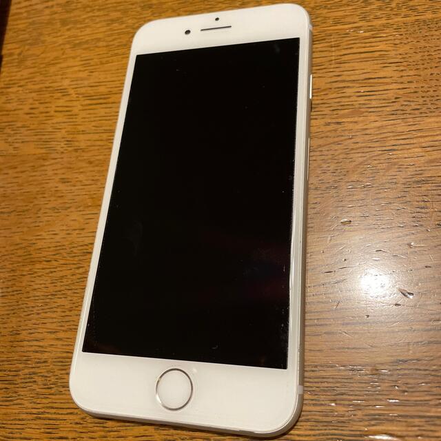 Apple(アップル)の超美品♡iPhone8 シルバー64GB SIMフリー スマホ/家電/カメラのスマートフォン/携帯電話(スマートフォン本体)の商品写真