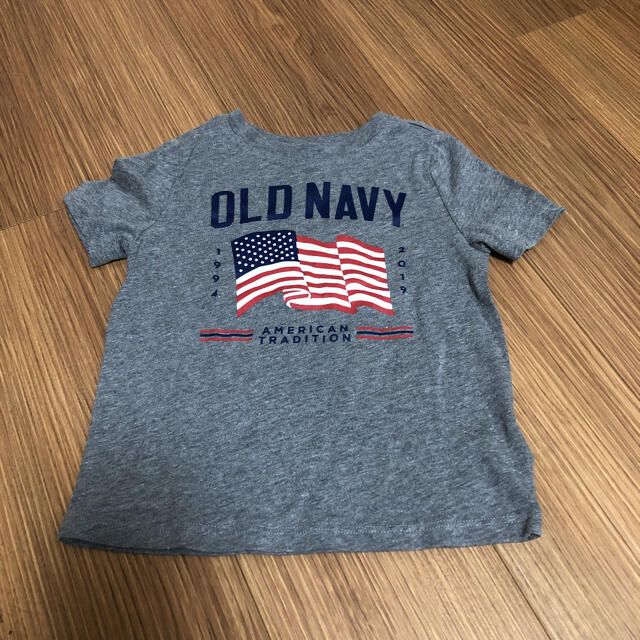 Old Navy(オールドネイビー)のオールドネイビー Tシャツ グレー　2T　 キッズ/ベビー/マタニティのキッズ服男の子用(90cm~)(Tシャツ/カットソー)の商品写真