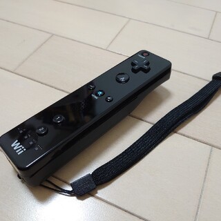 ウィー(Wii)のwii リモコン・ブラック(家庭用ゲーム機本体)
