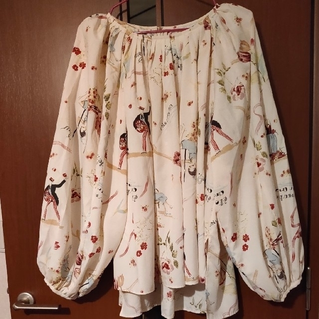 Lois CRAYON トップス シャツ/ブラウス(長袖/七分) ロイスクレヨン アンジェラ柄 アンジェラ柄 【美品】 【 Lois CRAYON トップス シャツ/ブラウス(長袖/七分) ロイスクレヨン アンジェラ柄 アンジェラ柄 【美品】 【